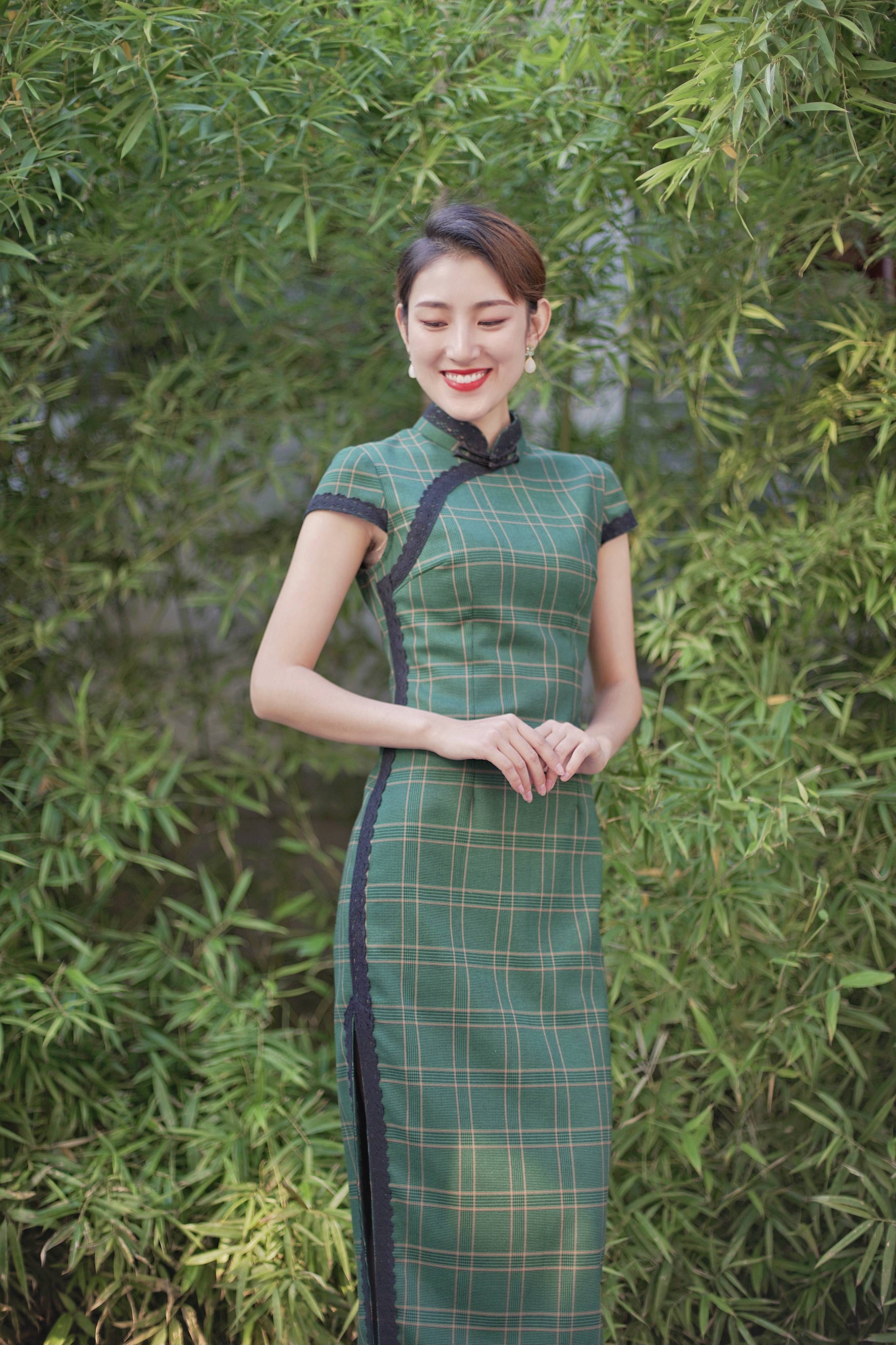 花茶 时代的记忆，一袭文艺知性的格纹旗袍