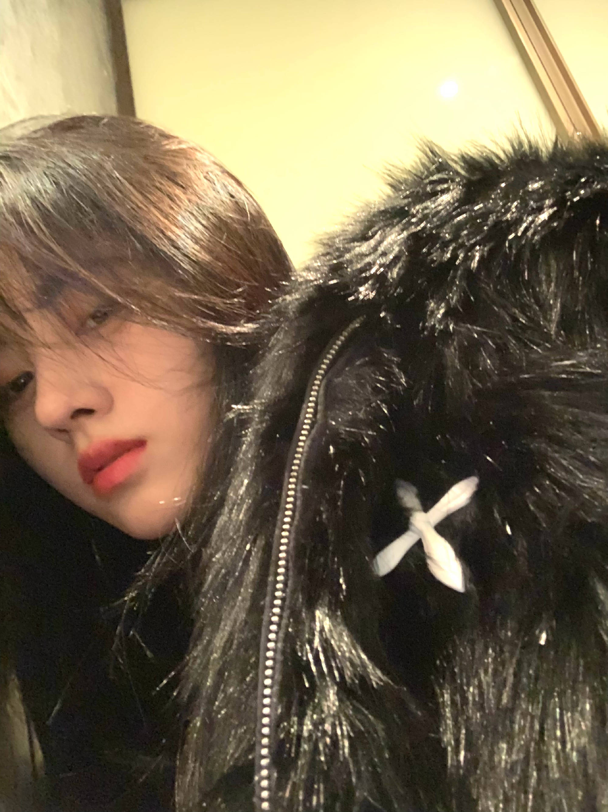 鞠婧祎分享日常生活美照秀精致五官展露娇嫩肌肤