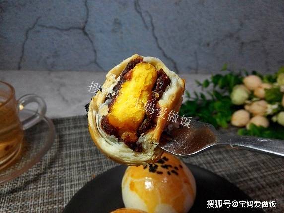 如何做蛋黄酥好吃又简单 dba7bf35dd5d4b69b147d528b10ff468.jpeg
