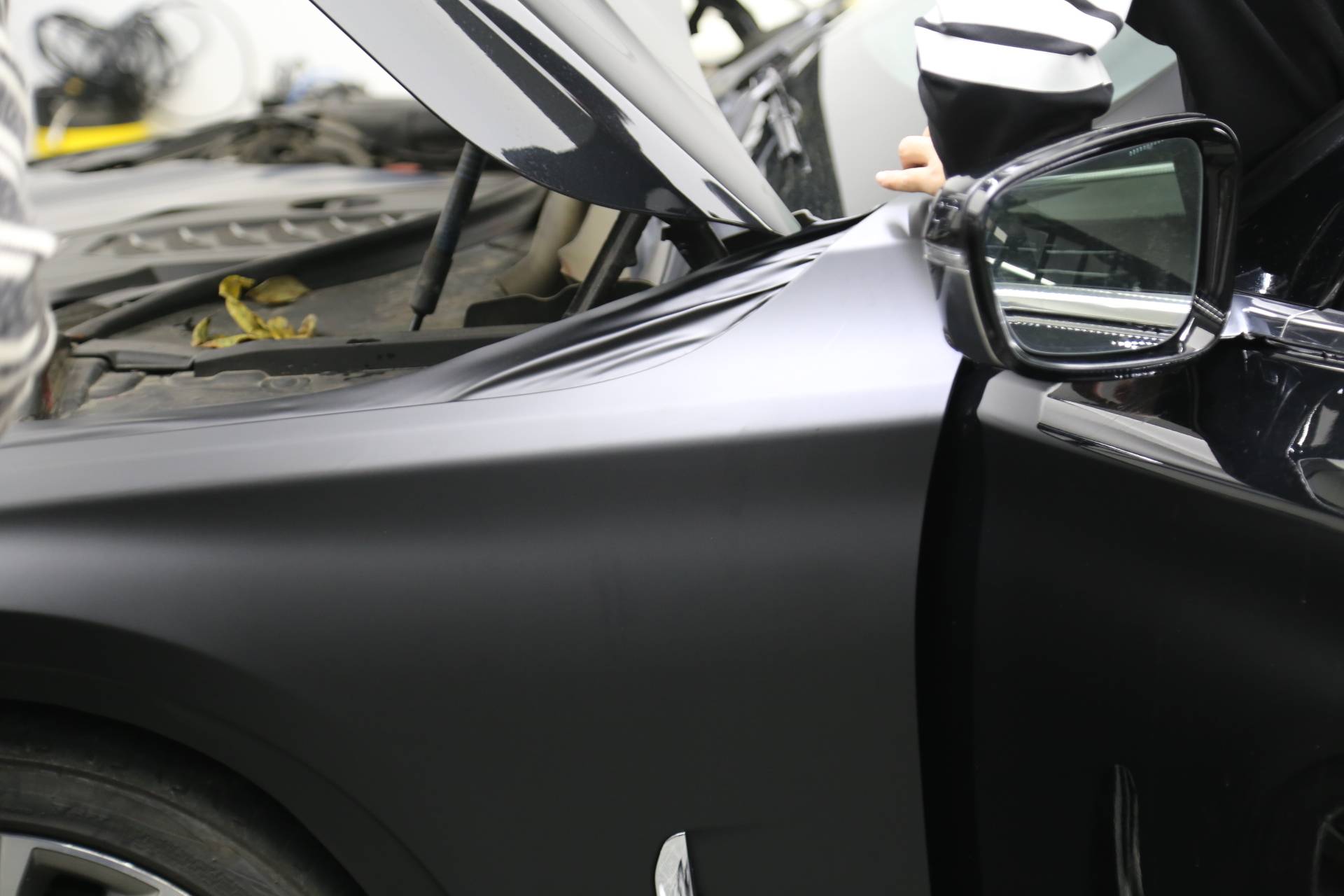 改色膜案例 | 宝马七系济南欧瑟全车改色亚面电镀金属黑