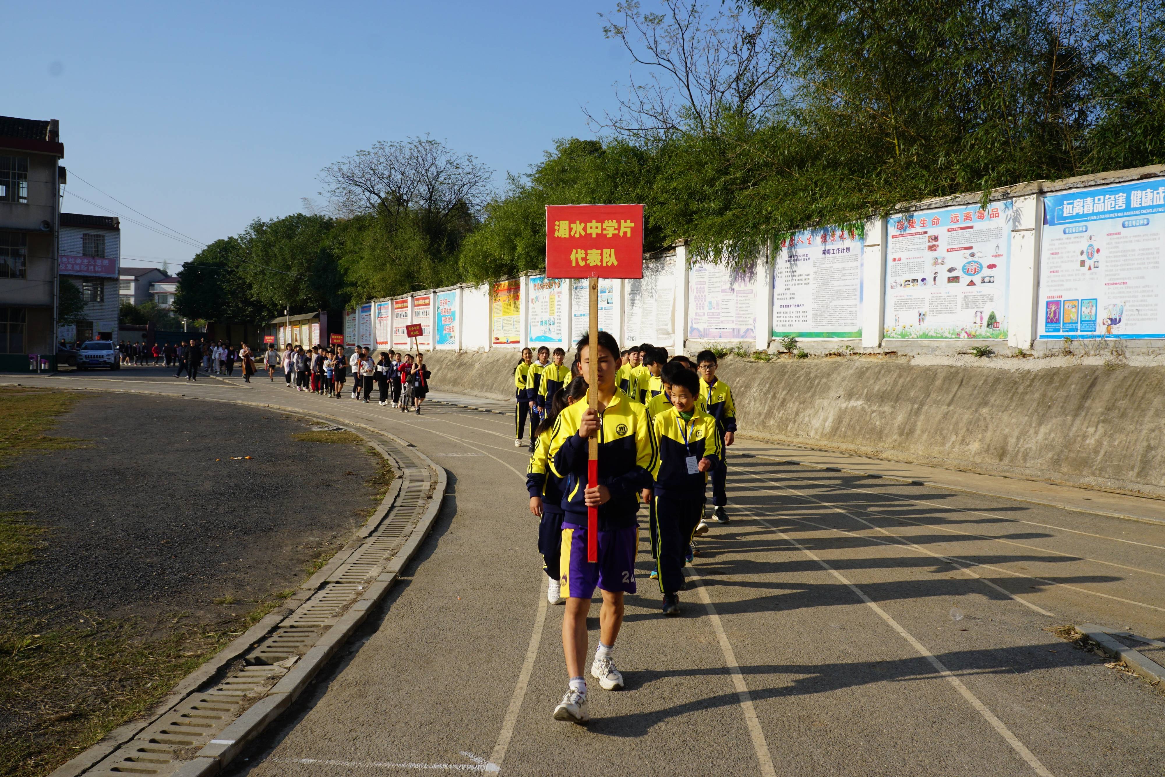 青春洋溢精彩印塘中心学校举办第27届中小学田径运动会