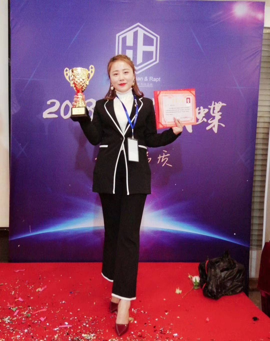 进行西施禅绣苏芮讲解纹绣后的保养事项