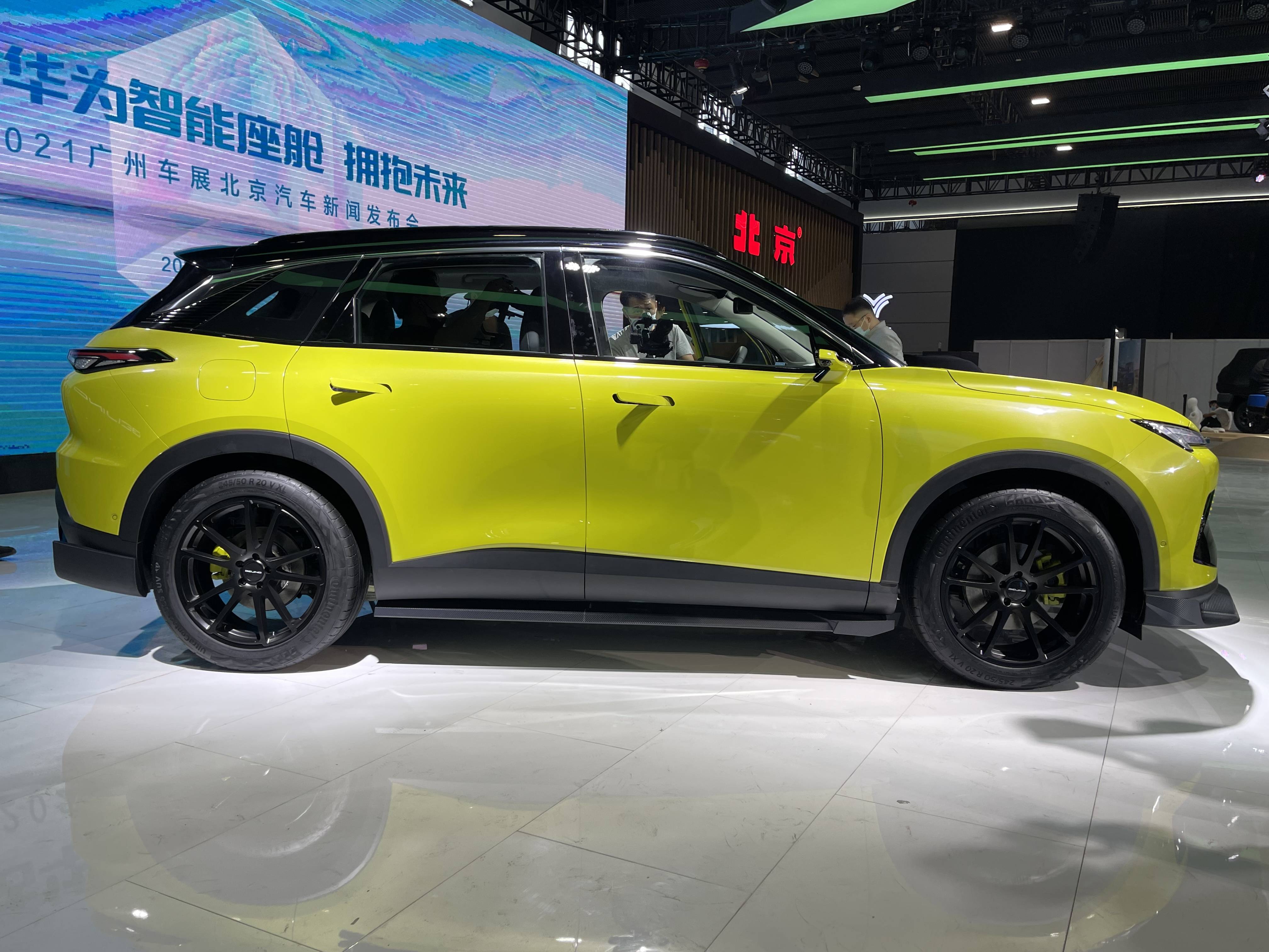 2021广州车展华为鸿蒙os加持北京汽车魔方亮相