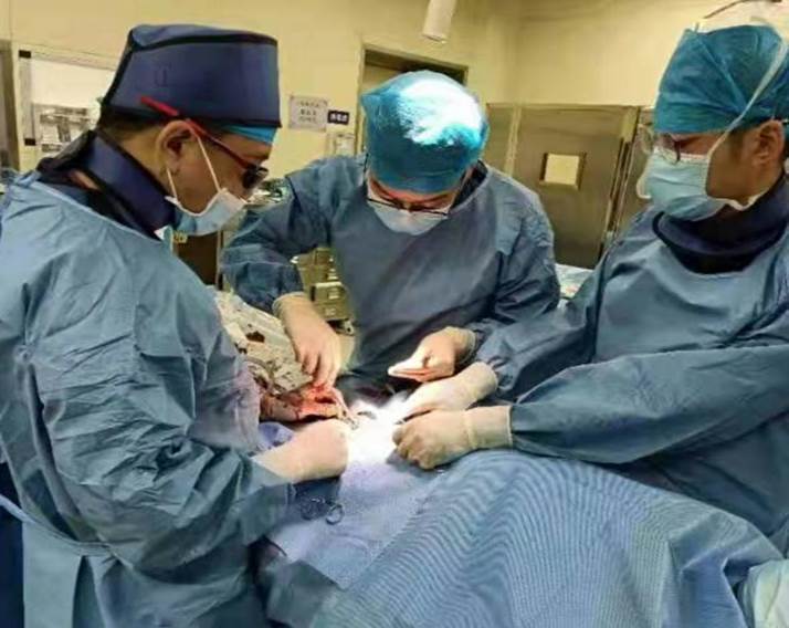 血栓|67岁患者腿部取出40厘米超长血栓 西安交大一附院东院区专家：尽早戒烟