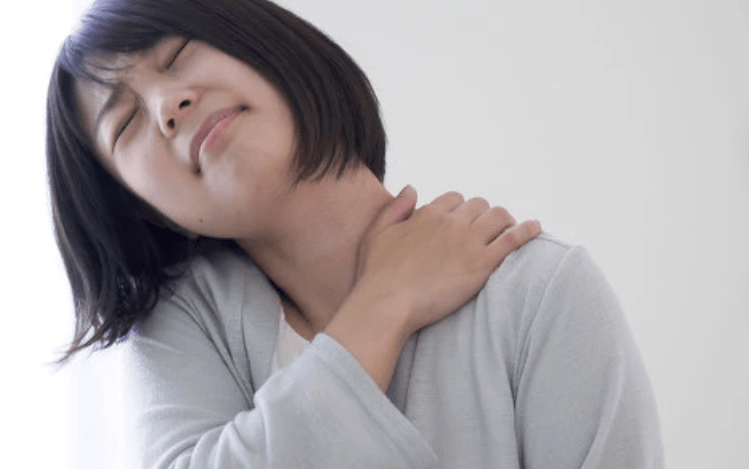 肩周炎总是疼痛发作胳膊抬不起来怎么办