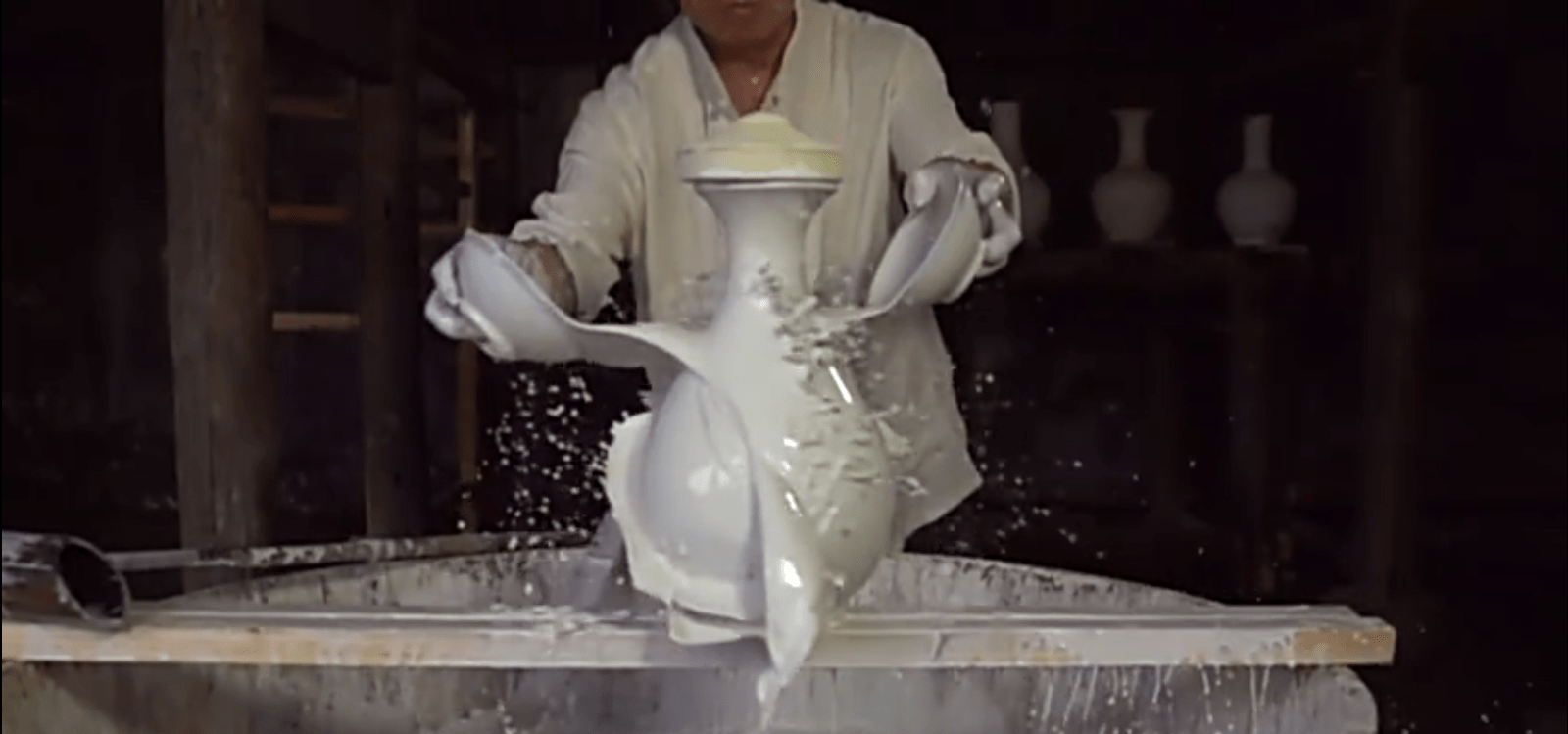 古陶瓷七十二道工序之四十四浇釉