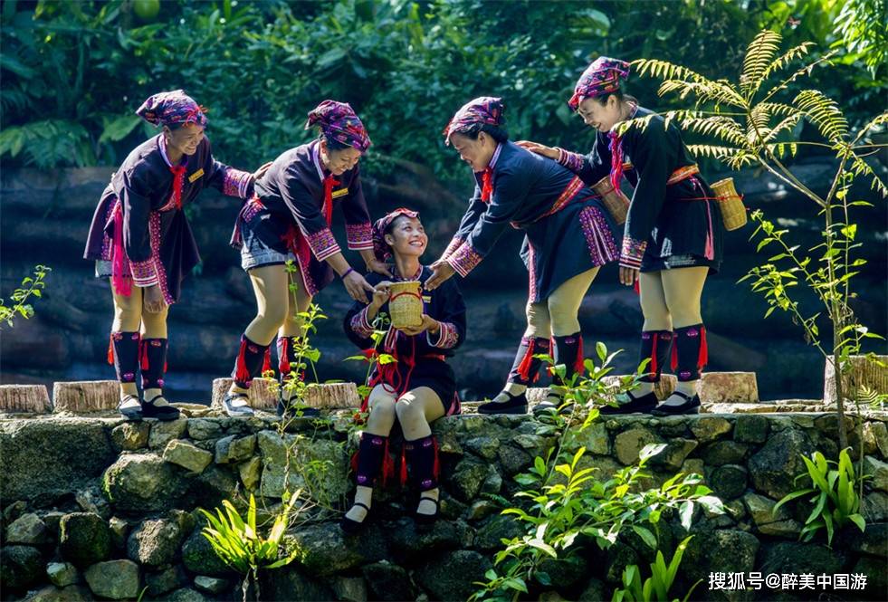 原创走进槟榔谷,了解海南黎苗族人文风俗,感受浓郁的演出表演