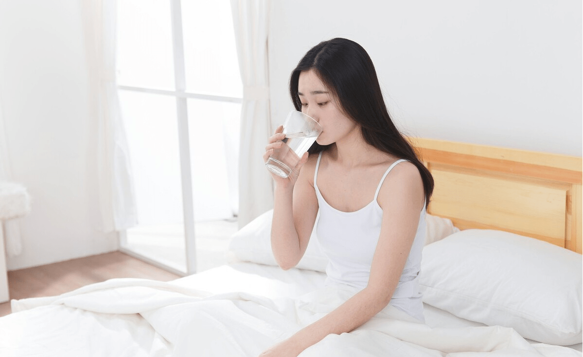 尿酸|小便是尿酸“警示器”!排尿时出现3种异常,尿酸恐已超“标准线”