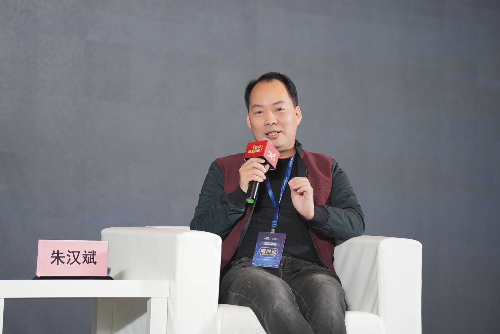 中国科学报广东记者站站长,记者朱汉斌作为媒体人,则从与家乡名茶的