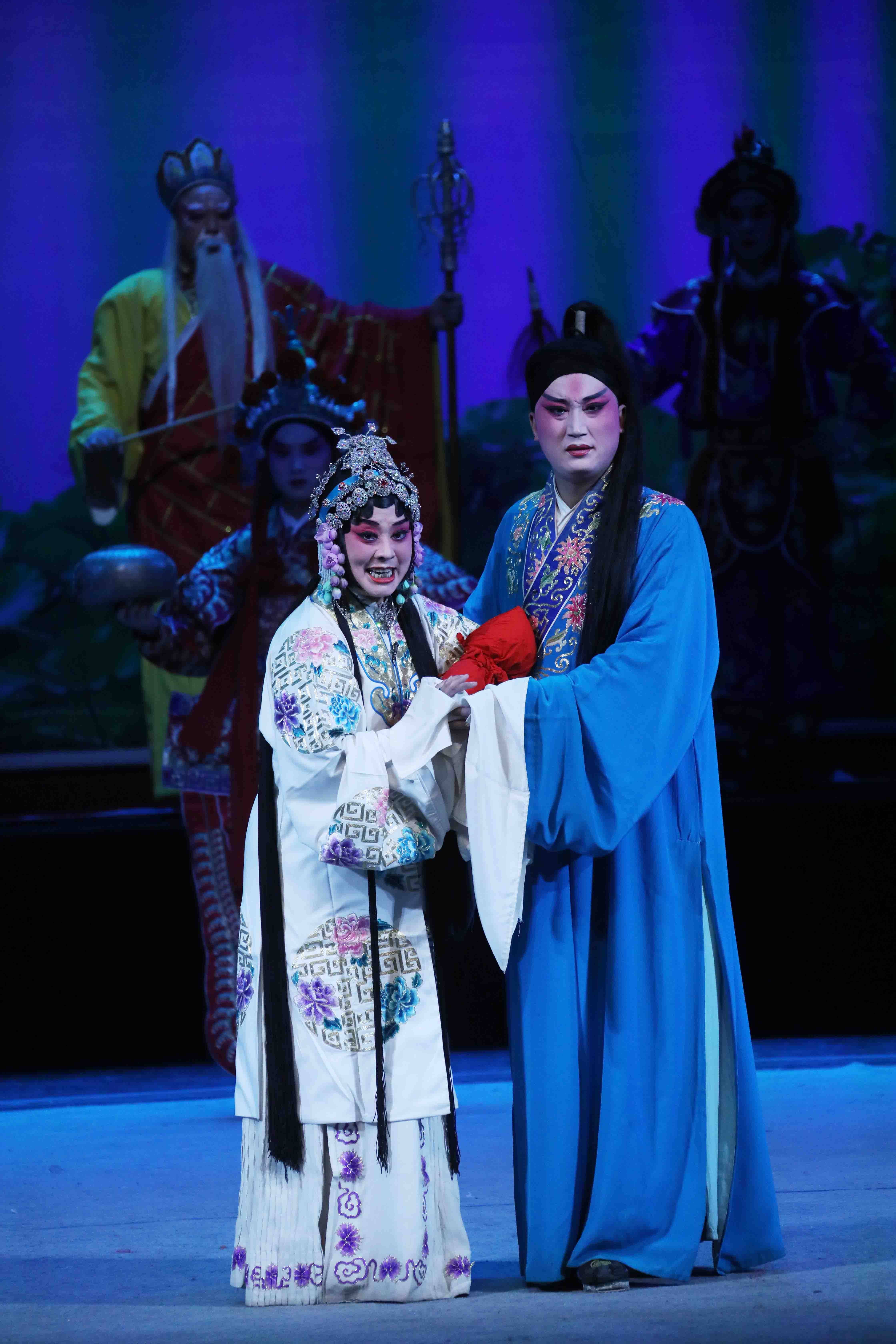 上党梆子《白蛇传》亮相长治直播将戏曲展示给观众_白素贞_许仙_法海