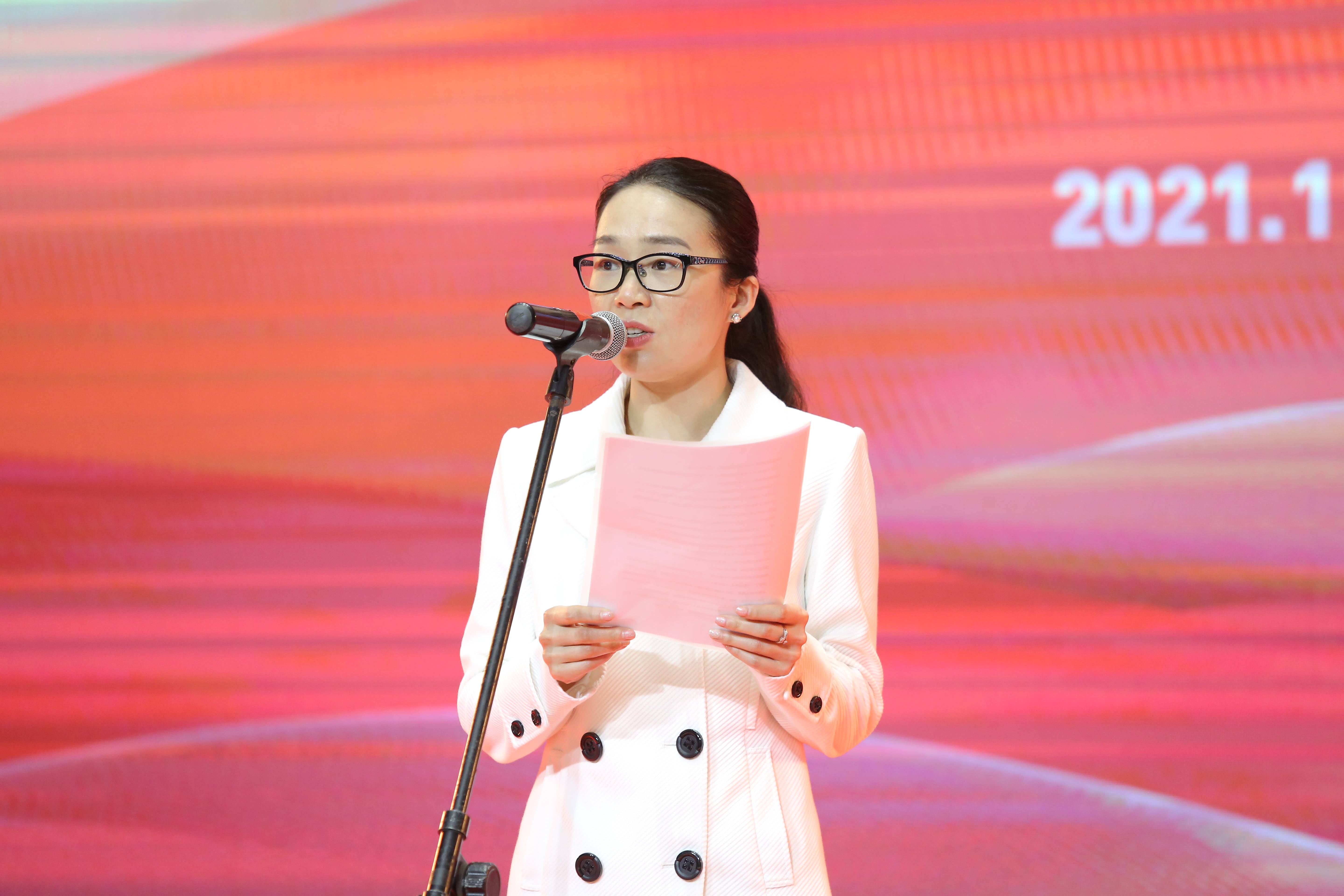 辽宁省香港商会副会长陈若晴致辞活动上,环渤海企业家联盟副秘书长