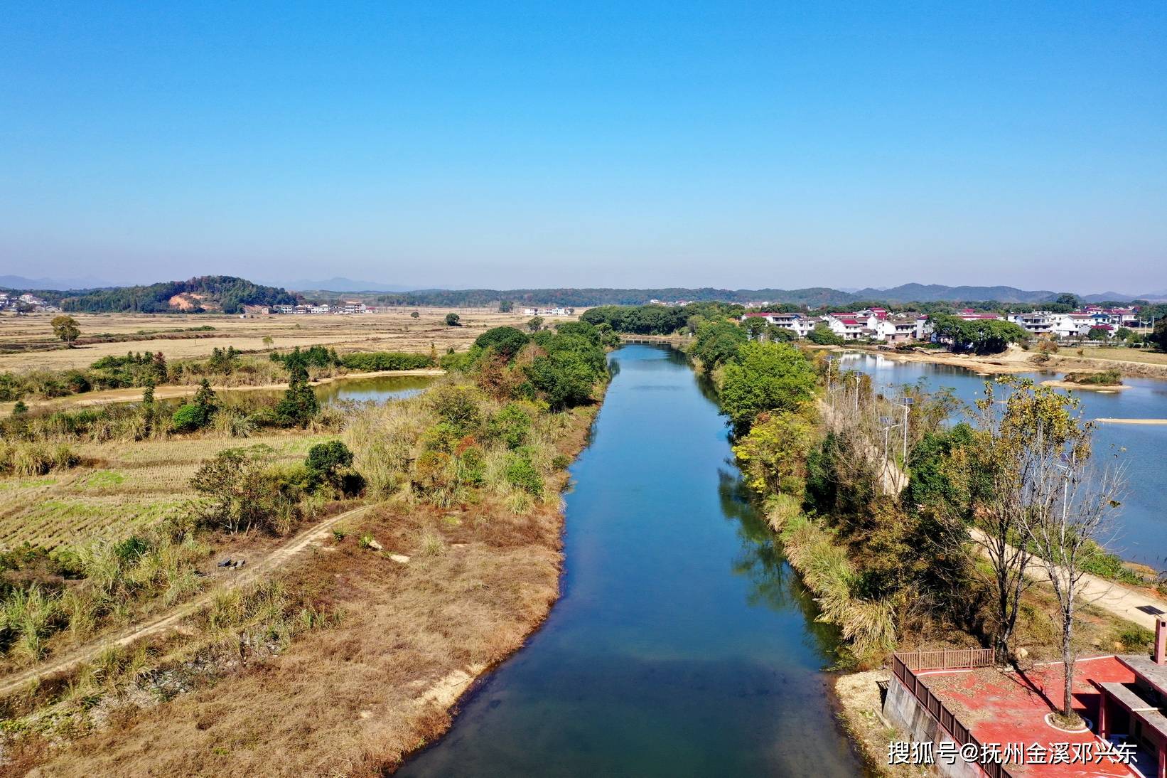 江西金溪:碧水绕田家园美(组图)