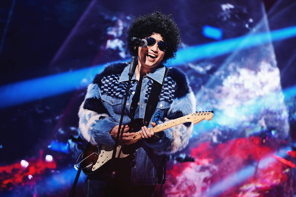 舞台|沙宝亮《追光吧》初舞台 唱跳《手扶拖拉机斯基》大玩复古舞曲