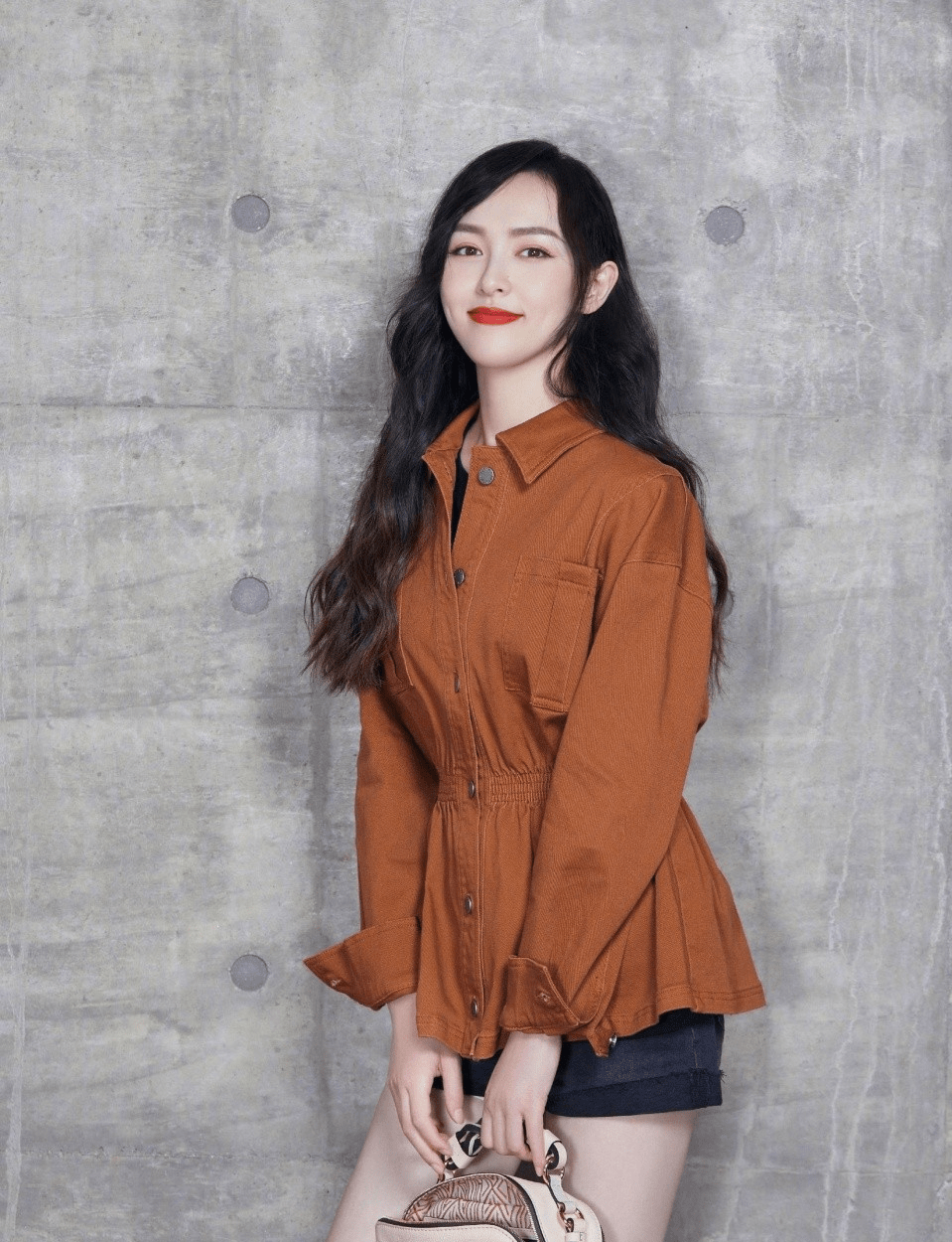 Hobo 搭配就非常的有法式复古气息了