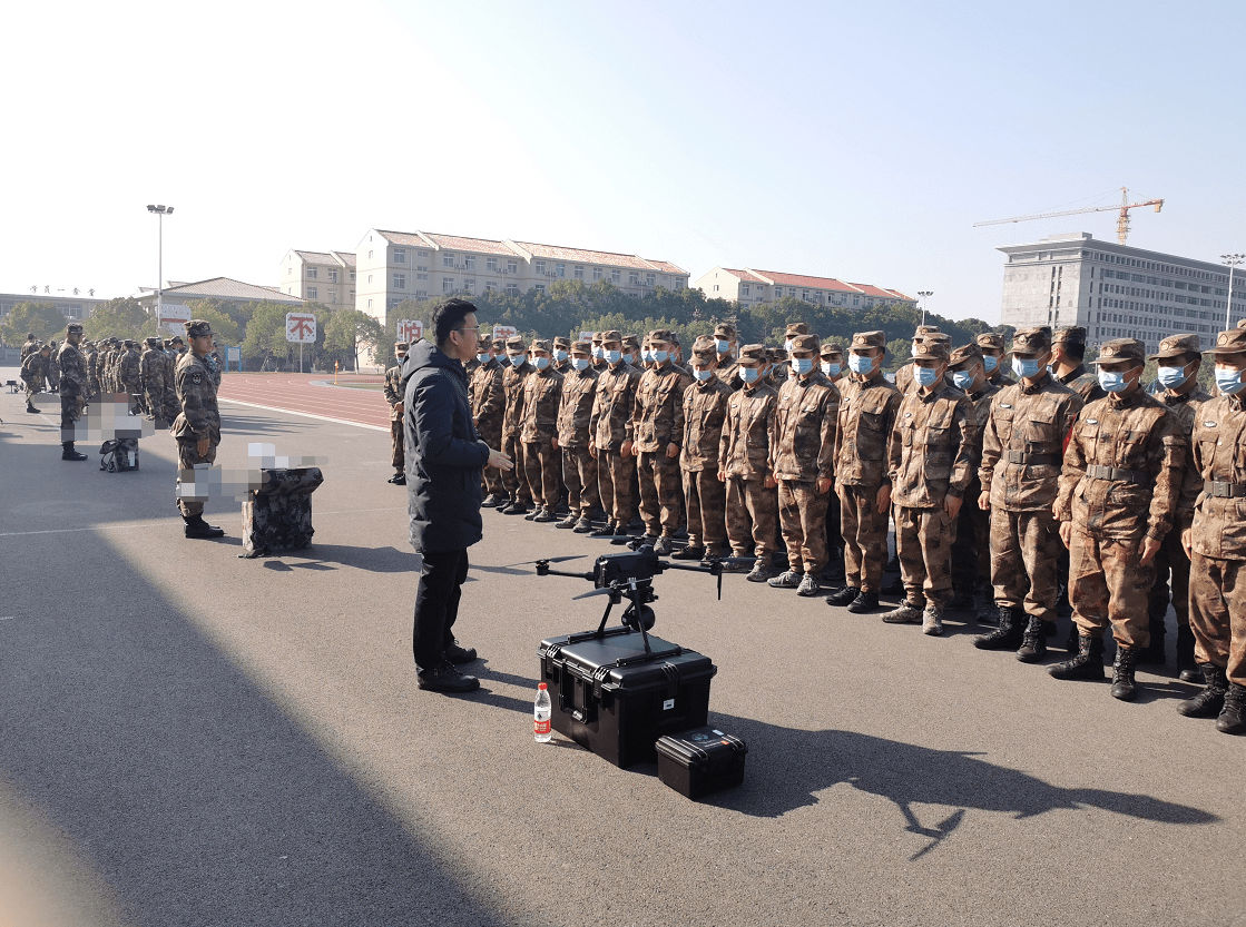 普宙科技赴某士官学校开展无人机飞行演示_指导_作战_操作