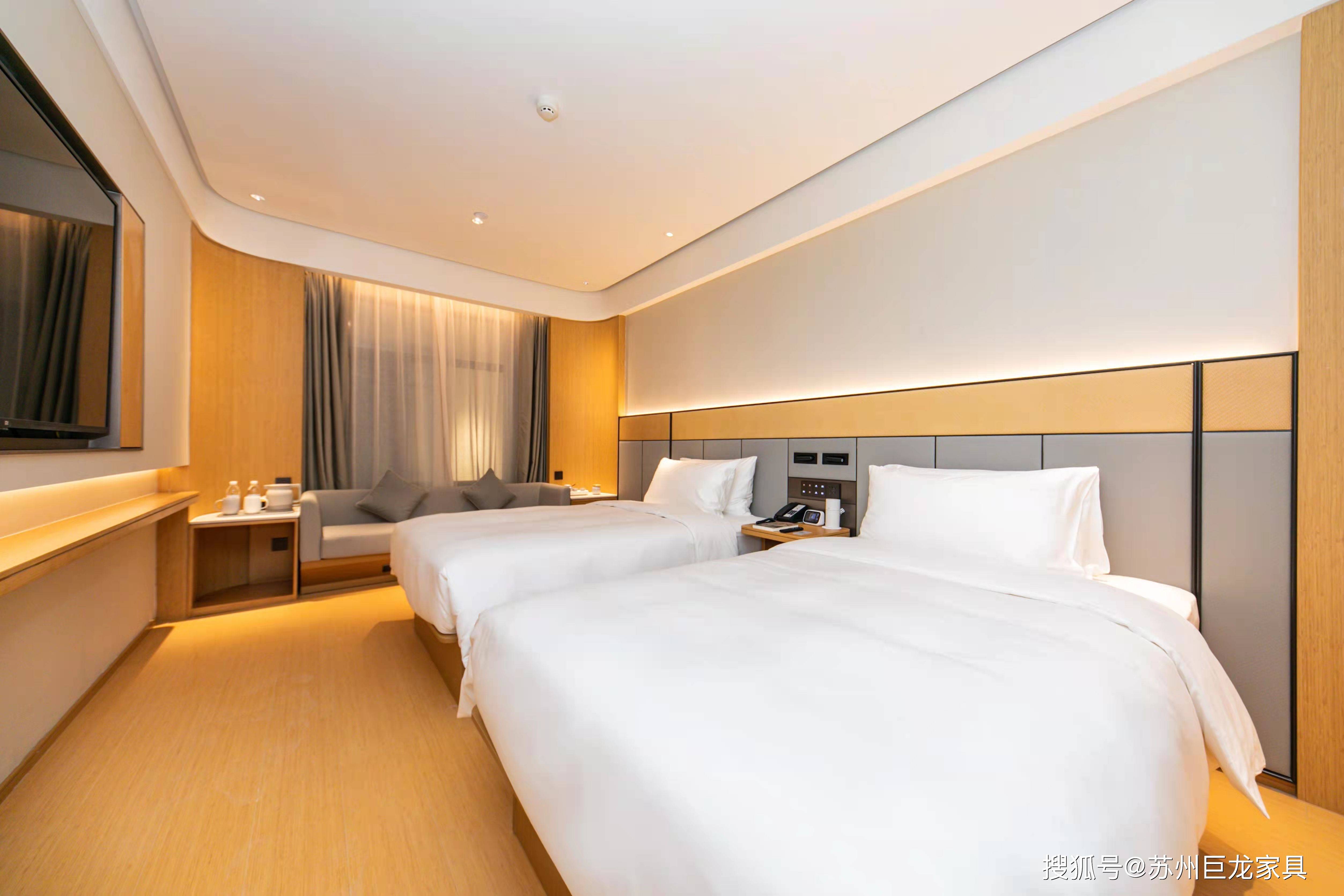 首次在设计上融入全新智能科技,打造了一层智能客房,巨龙酒店家具为华