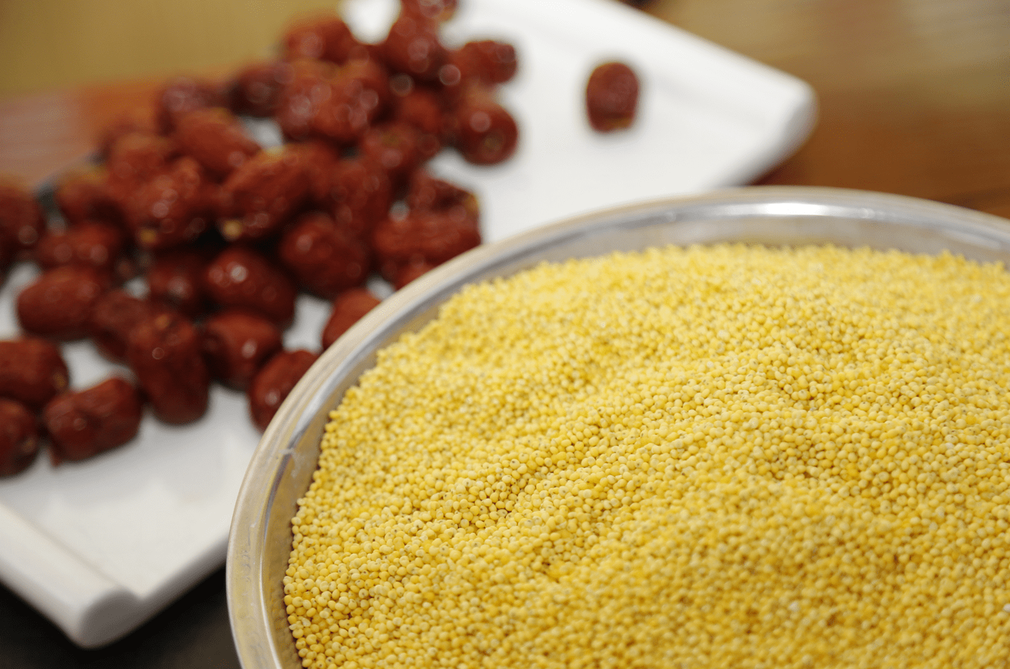 大约是2010年的时候,常磊磊携妻带子来到西安,在北郊一农贸市场里做黄