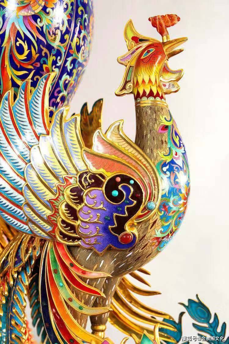 他设计的大型景泰蓝作品《三凤争鸣》,曾获轻工部工艺美术"百花奖"