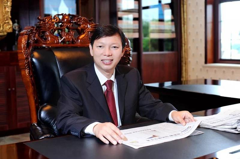 商圈故事省城某沿街商户老板打卡万家丽情绪失控当场飙泪