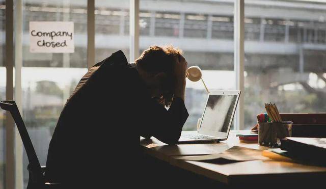 那些年底疲于奔命 正找工作的人们