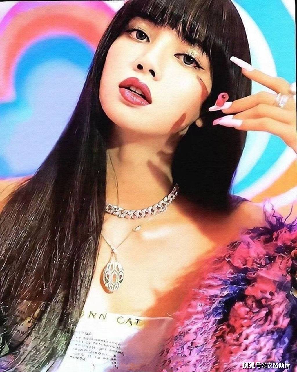 lisa登顶2021全球最美百大面孔