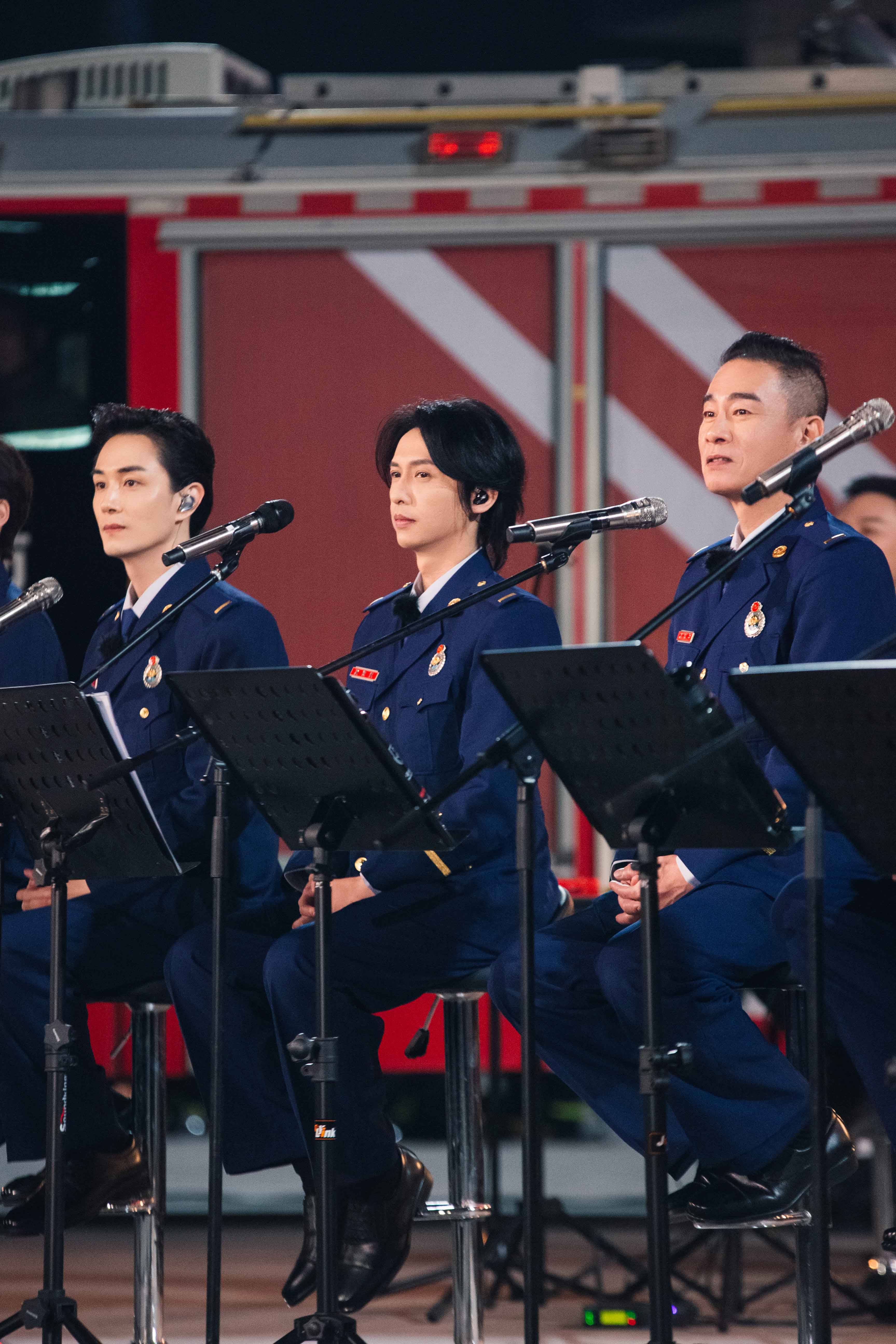陈小春|《我们的滚烫人生》开启滚烫live秀 毕业典礼陈小春读信落泪