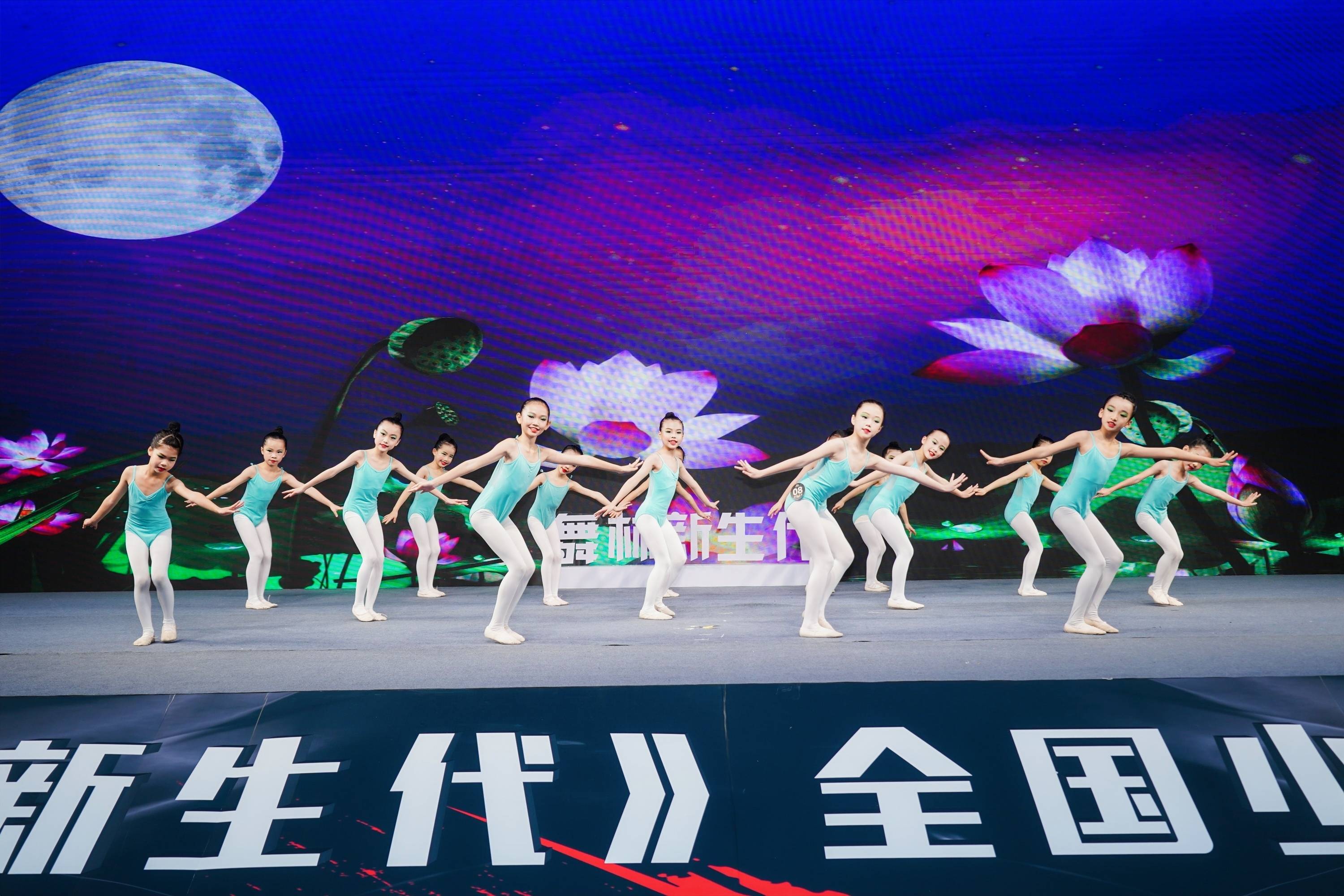 专访舞林新生代广州人气之星小荷尖尖组合不怕苦不怕累越跳越精彩