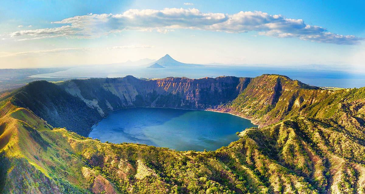 火山与湖泊之国尼加拉瓜，首都的霓虹生命之树，艺术美感让人赞叹