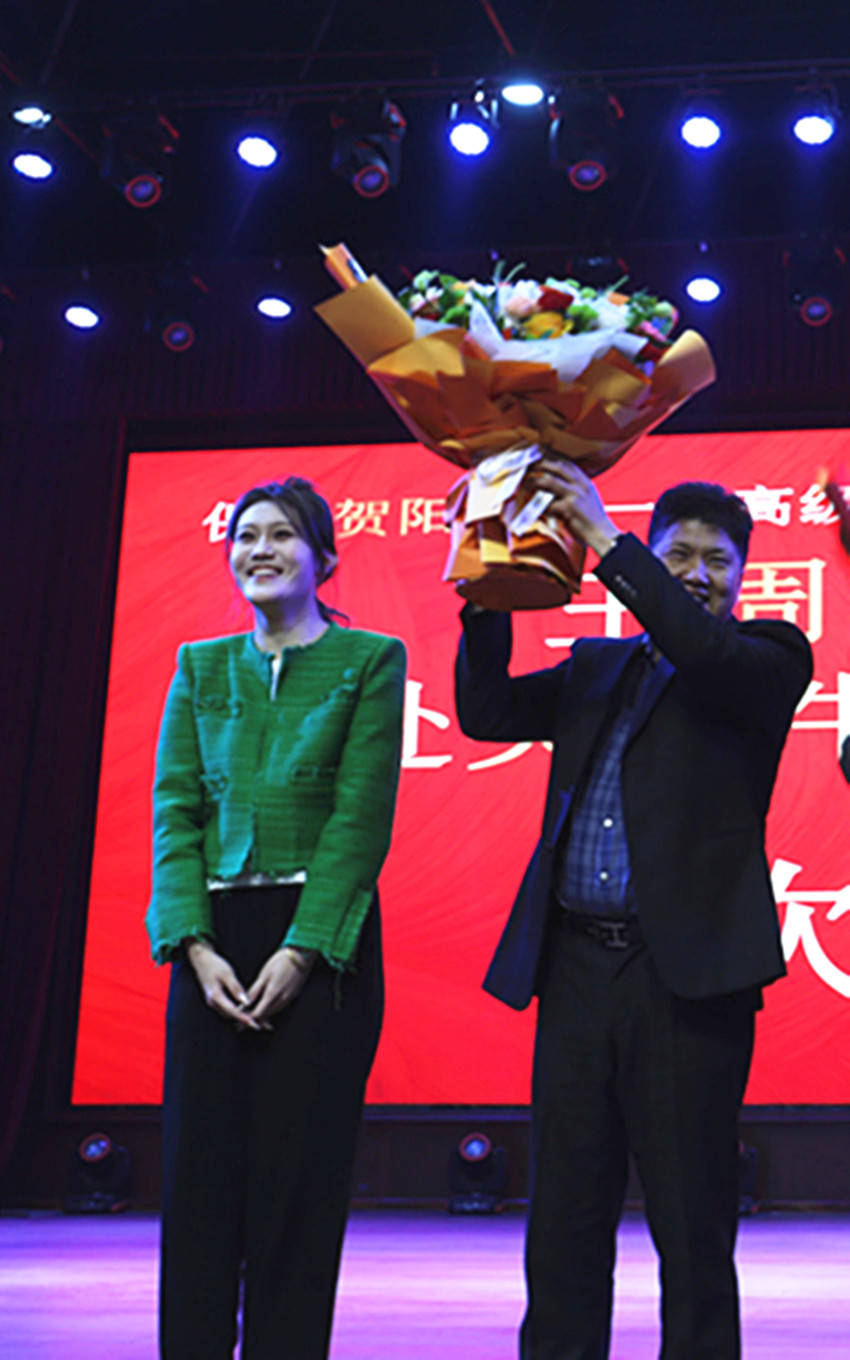 贺阳衡水一中学生王周潇然赴牛津大学求学师生为其举办欢送会