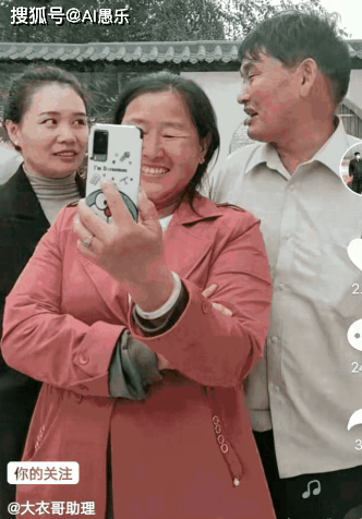 原创朱之文李玉华婚姻出现危机三人同框直播被拍到与袁庆关系亲密