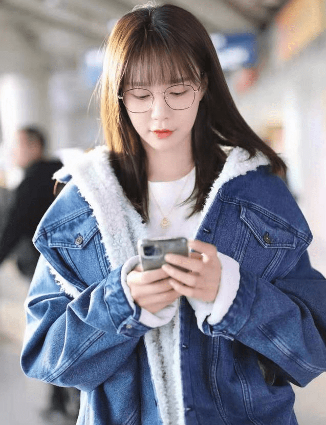 显得 穿搭少女心满地，小个子秋冬搭出大长腿！