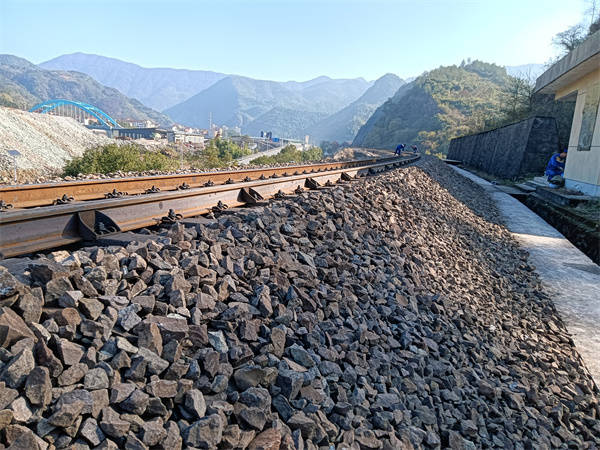 铁路线路曲线病害分析与整治