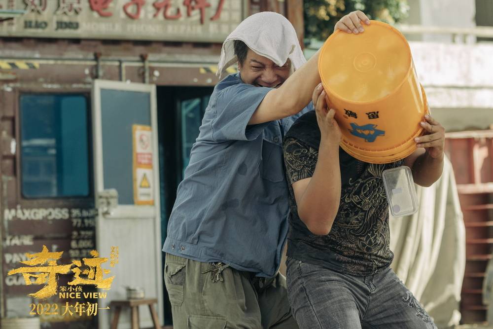 电影|《奇迹·笨小孩》易烊千玺迎风追梦 周笔畅《向前跑》点燃奔跑精神