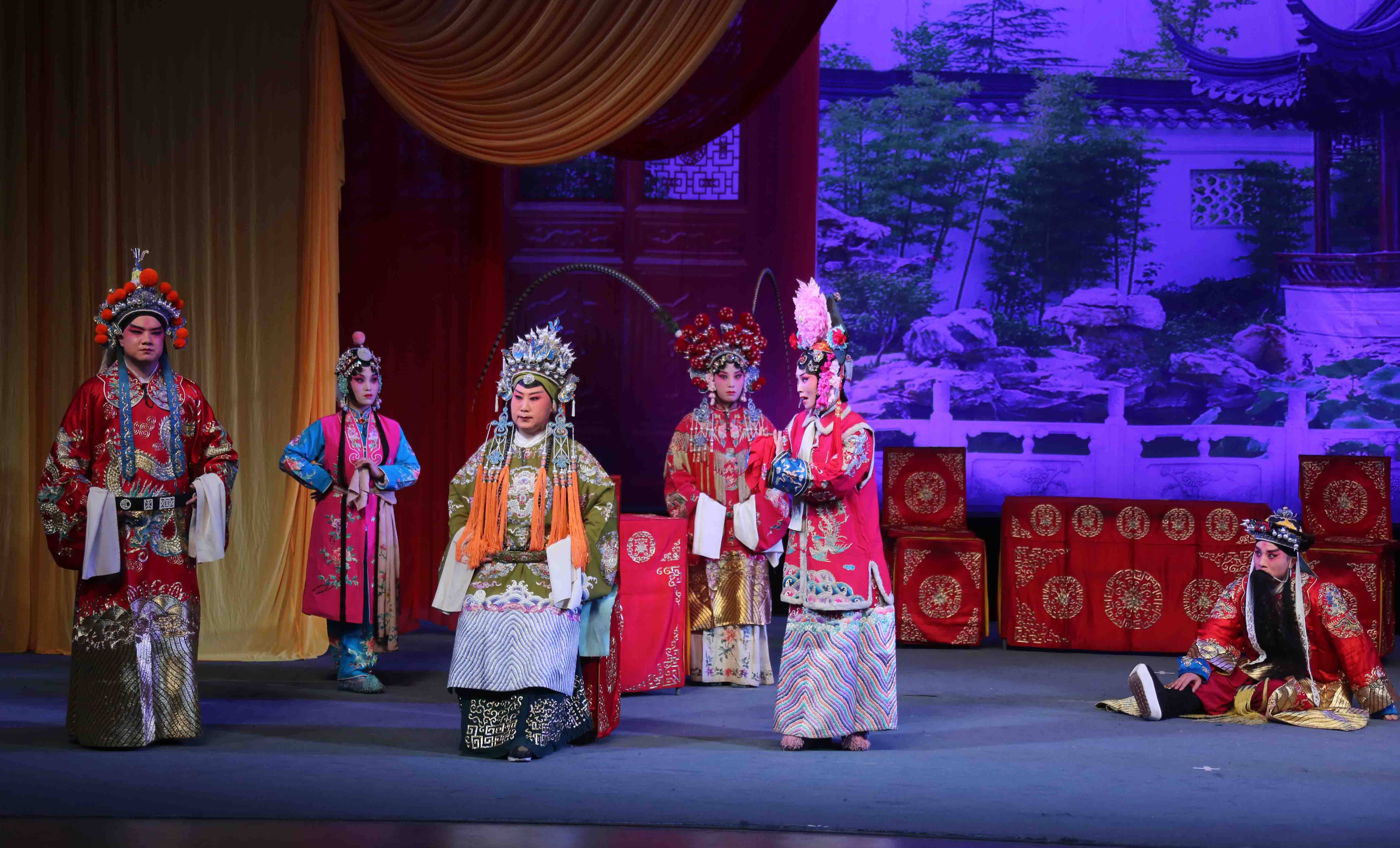 长治市上党梆子剧团书记崔嫦娟介绍,今年的展演活动共有十部戏,都是