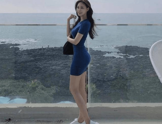 原创白领美女爱健身拥有s型完美曲线尽显成熟女人魅力令人羡慕