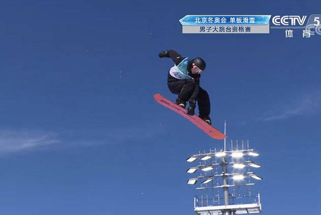 北京冬奥会单板滑雪男子大跳台 苏翊鸣完成空中转体5周
