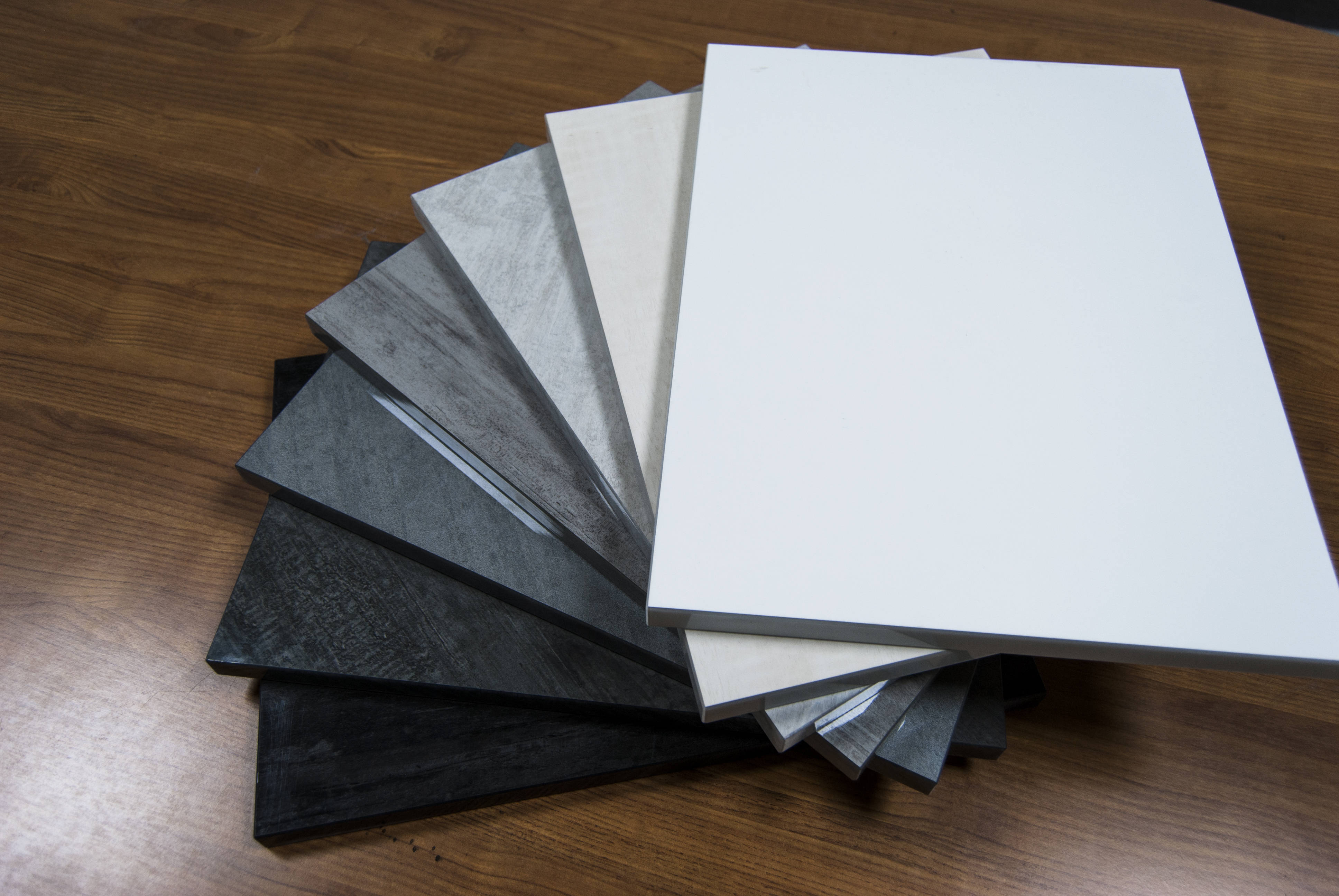 肤感板与高光板的区别