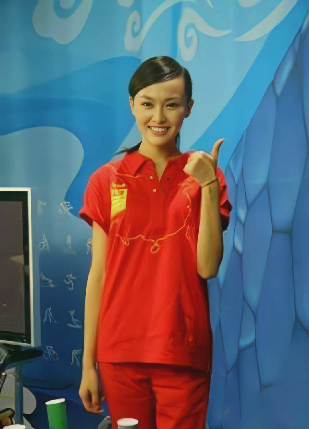 唐嫣也是张艺谋选中的演员,是18年前的事,她被选为奥运宝贝.