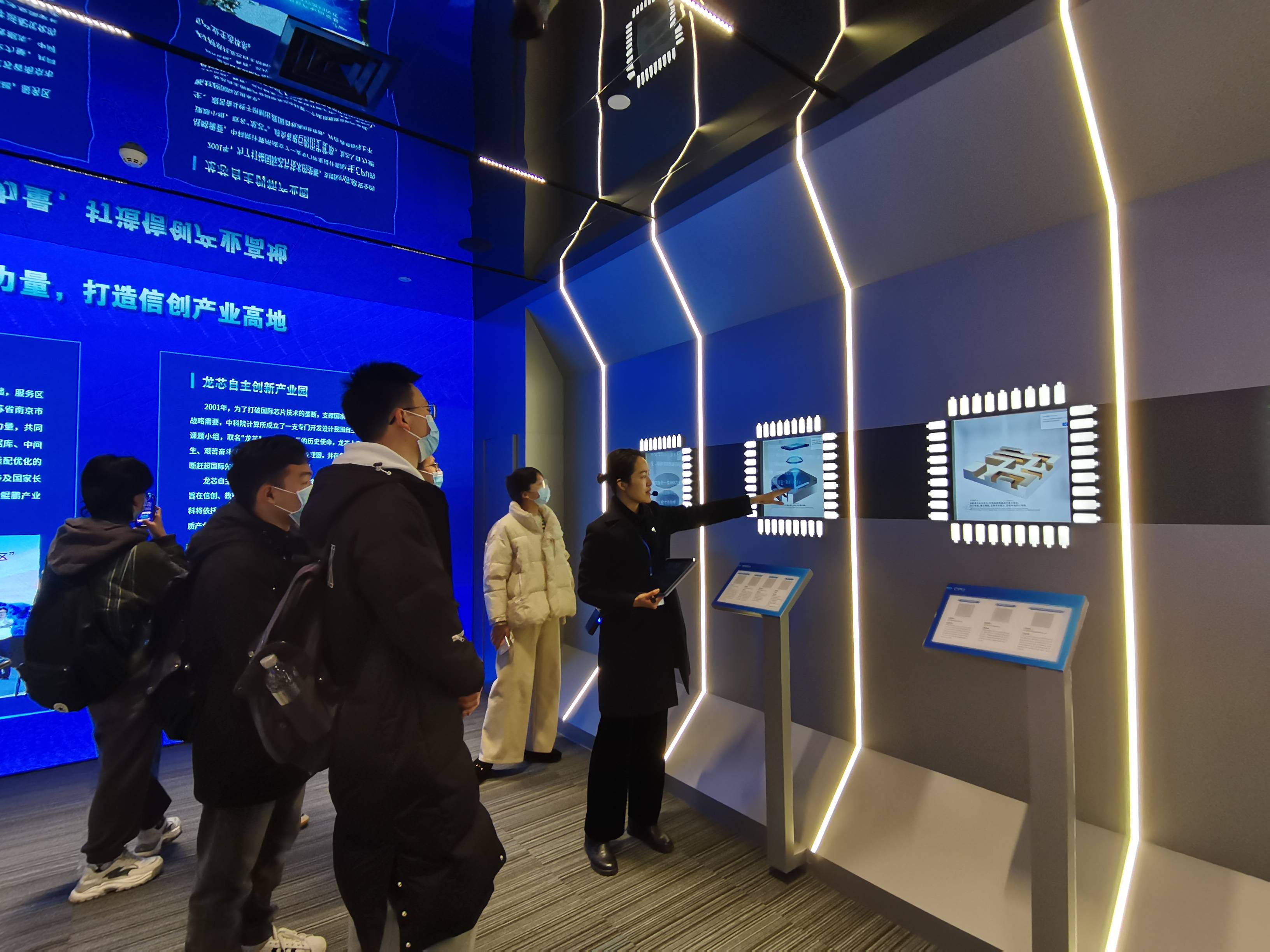中国芯片领域重大突破：清华大学研制出全球首颗支持片上学习忆阻器存算一体芯片 - 2023年10月10日, 俄罗斯卫星通讯社