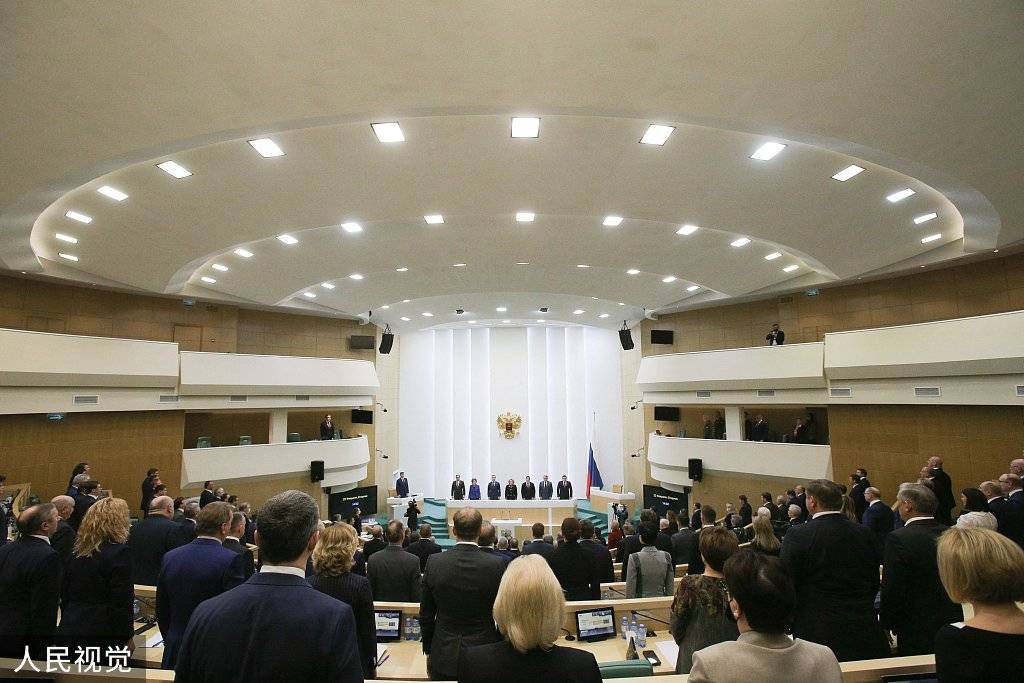 俄罗斯莫斯科,俄罗斯联邦委员会(议会上院)通过决议,允许俄罗斯总统在