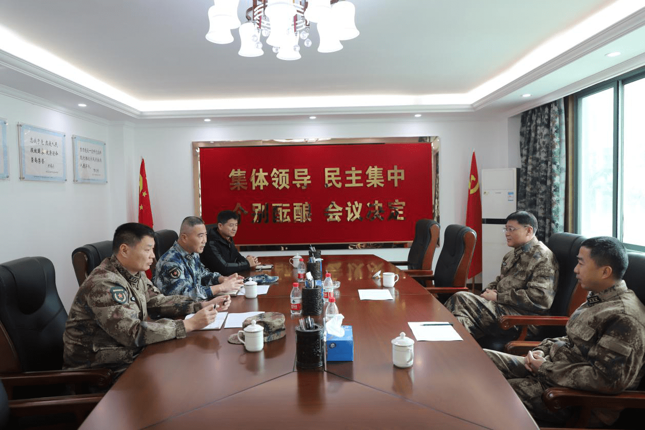 规范防疫管理要求,近日,深圳警备区司令员杨芝春大校,政委梅浩大校,副