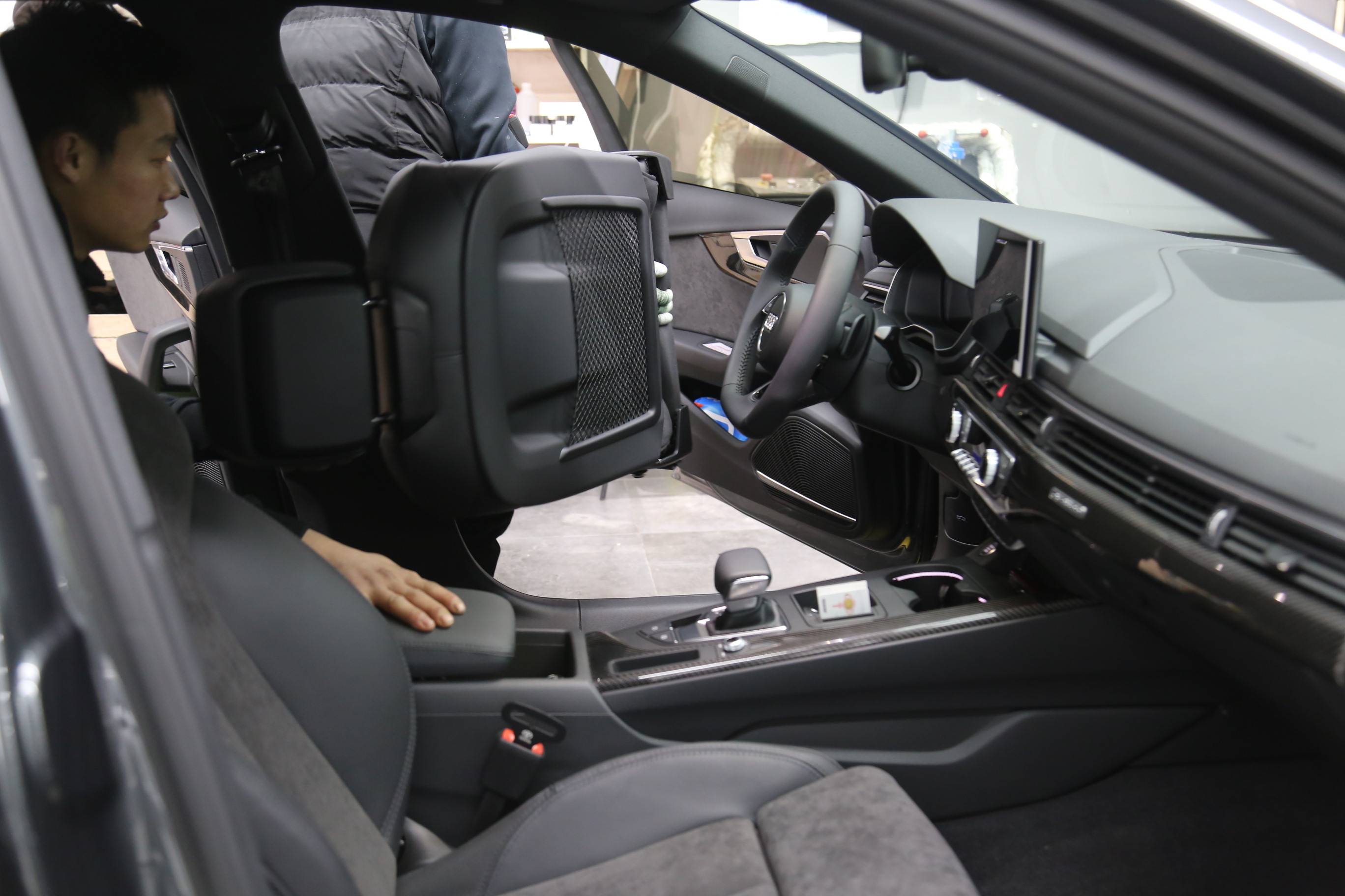 奥迪a4升级座椅记忆后视镜记忆