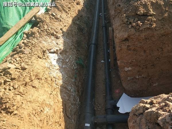 太原萬柏林pe管工地開工萬柏林區鋼絲網骨架pe管道和電熔pe管件施工