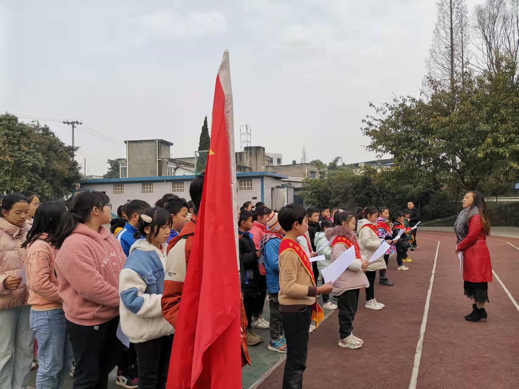 做新时代的活雷锋眉山市东坡区回龙小学开展学雷锋活动