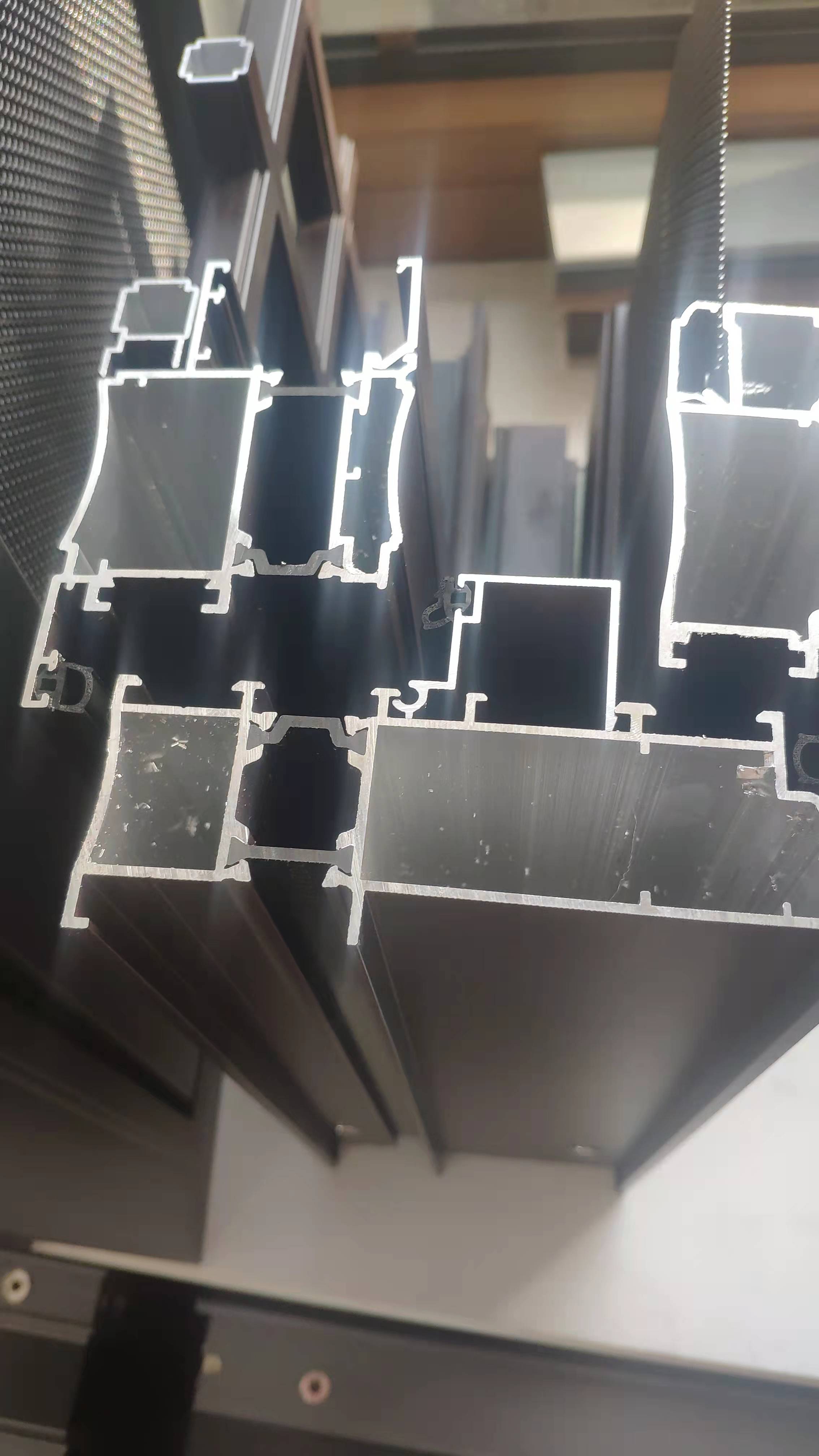 洛阳封阳台玻璃断桥铝门窗，关键是内部结构和玻璃看图对比