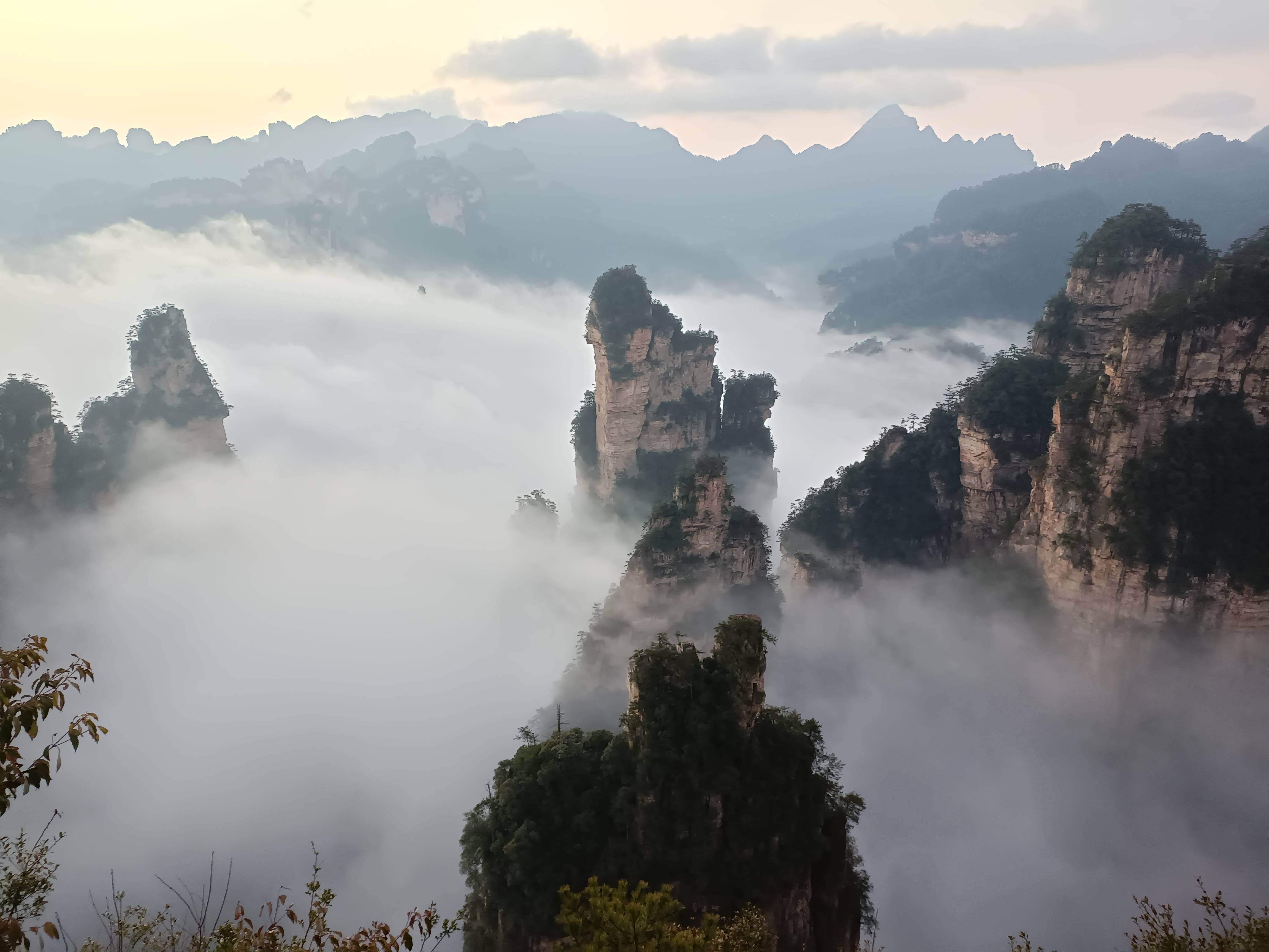 张家界景区云海日出仙景迎"三八