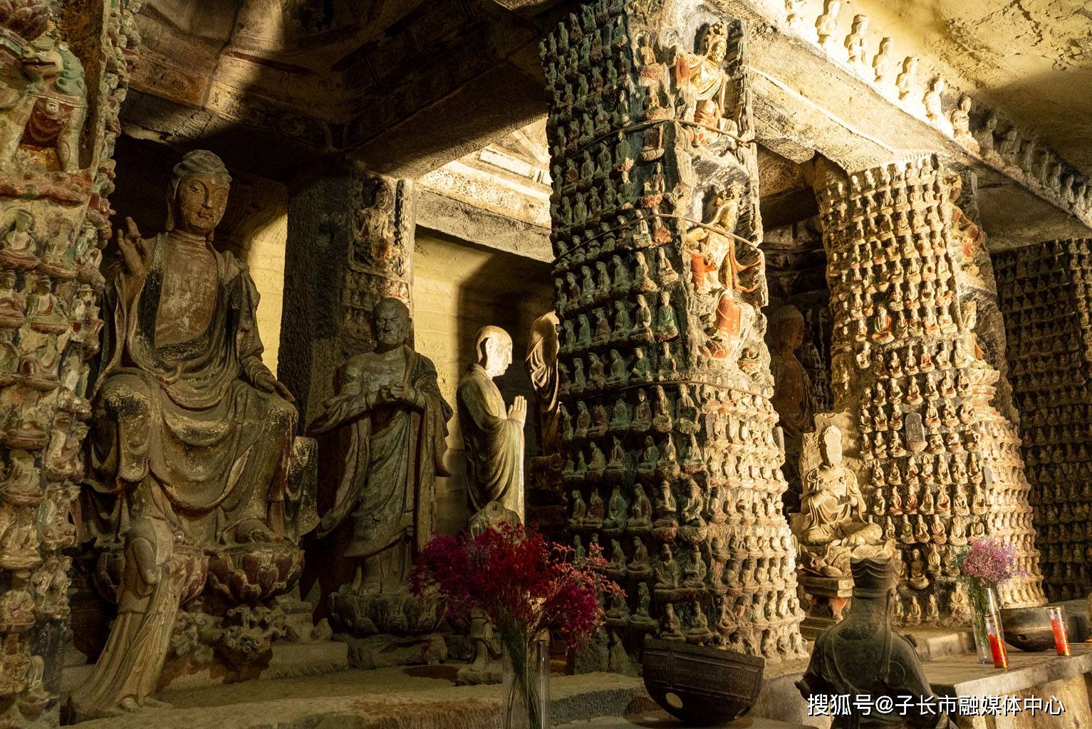陕西历史博物馆的钟山石窟中央窟的宋代造像，被称为陕北最美石窟
