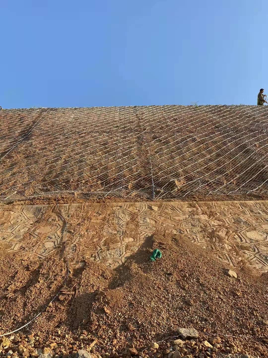 山体滑坡用主动防护网a阳新山体滑坡用主动防护网施工现场