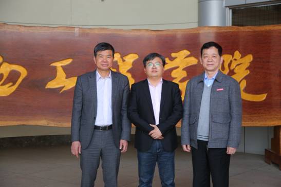 指芯科技董事长易海平被母校授予江西工程学院杰出校友称号