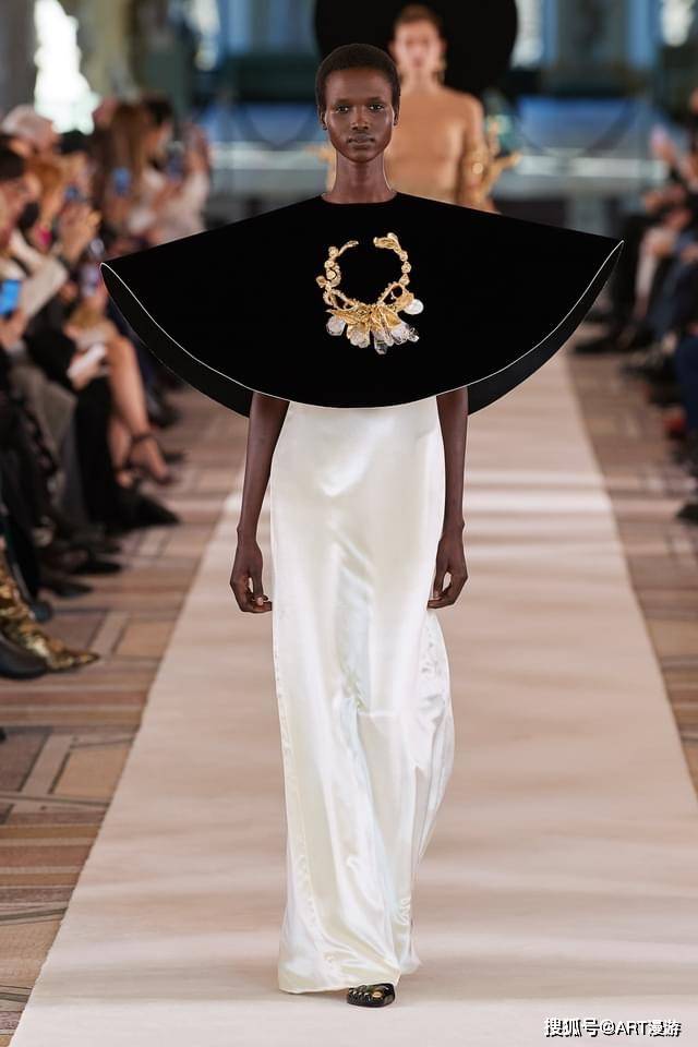 黑色 万众瞩目|艺术时尚|超现实色彩的Schiaparelli打破高定美学的天际线 ...